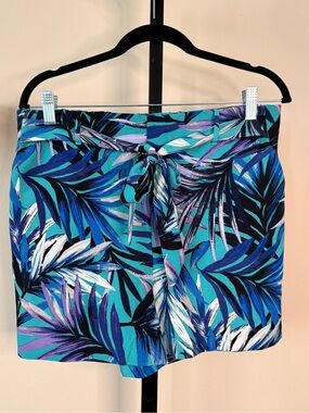 NWT Simply Styled flowy tropical shorts
